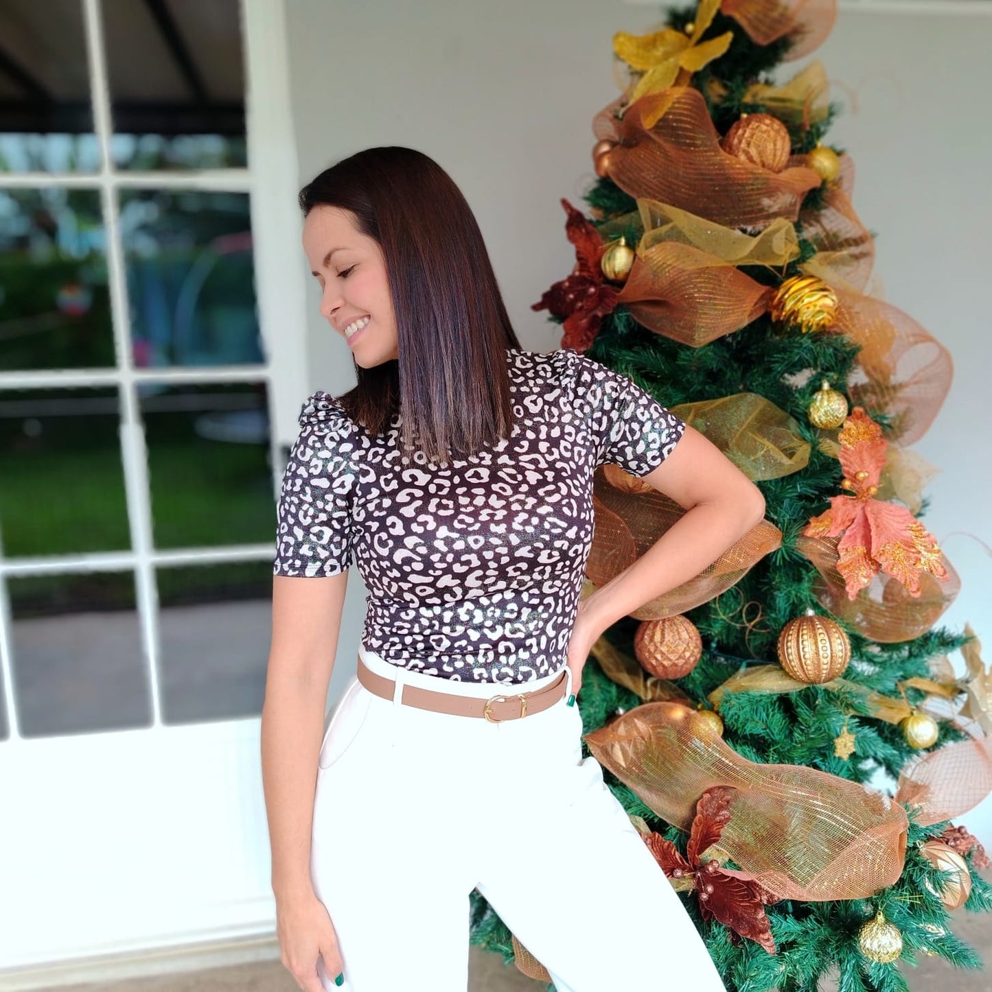 Blusa cuello tortuga animal print brillos