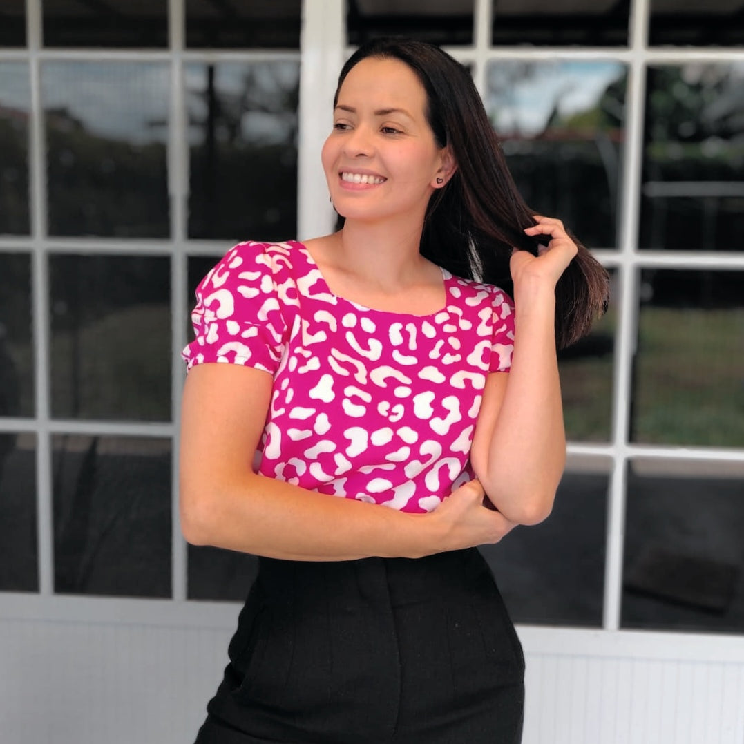 Blusa escote cuadrado fucsia
