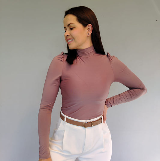 Blusa manga larga cuello tortuga marrón