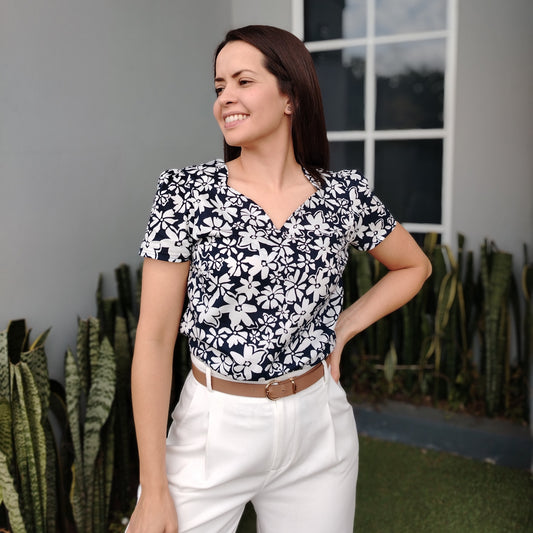 Blusa escote parras flores