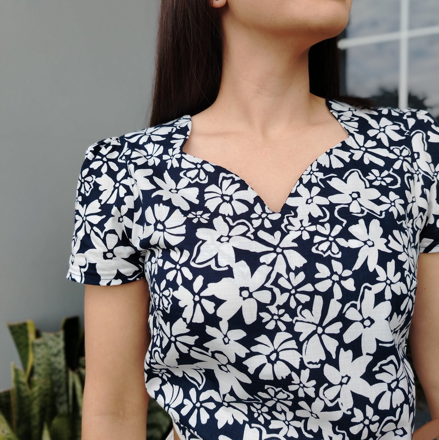 Blusa escote parras flores