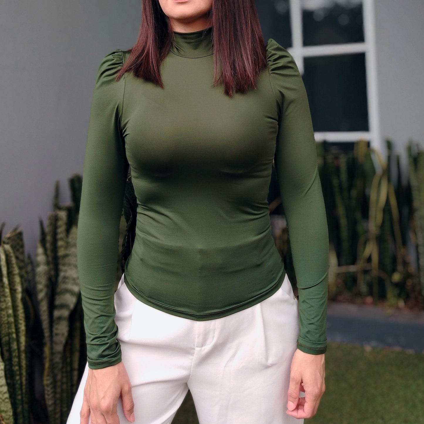 Blusa manga larga cuello tortuga verde musgo