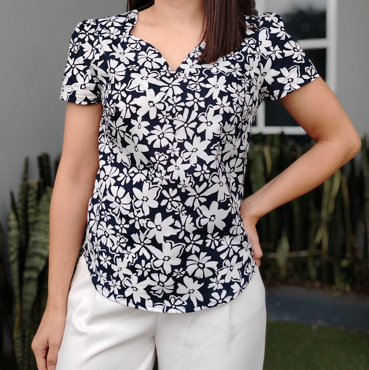 Blusa escote parras flores