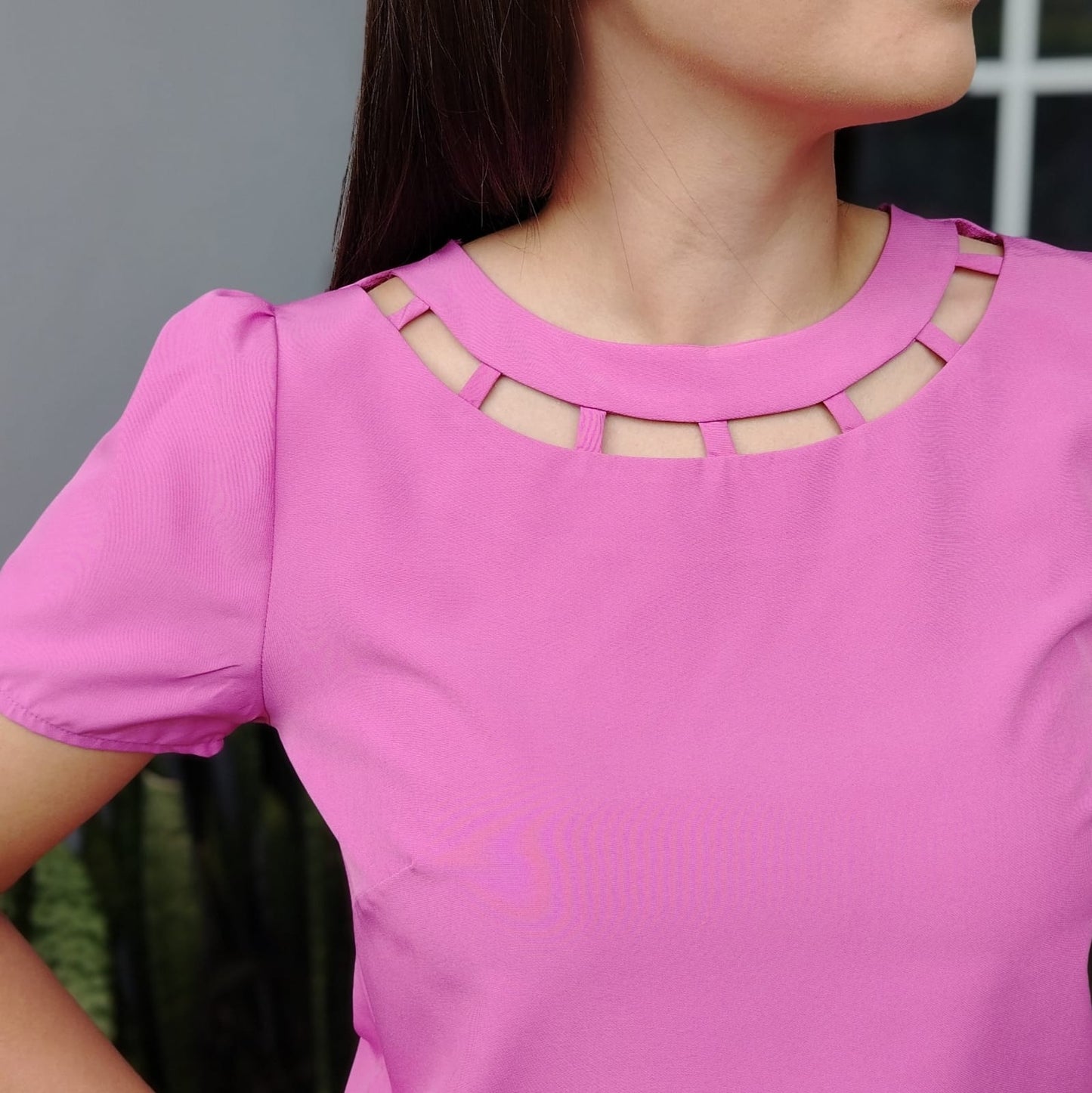 Blusa detalle en escote mora