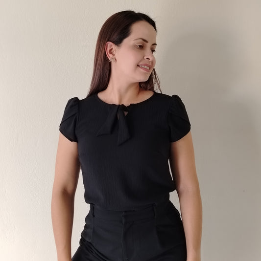 Blusa amarre en escote