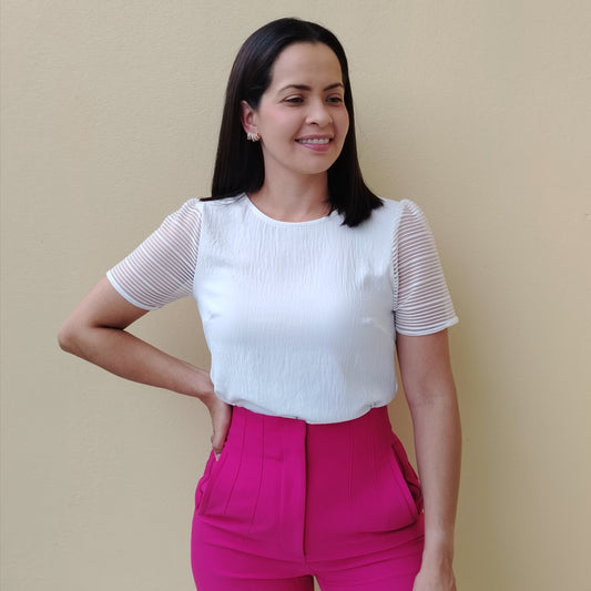 Blusa con manga en malla