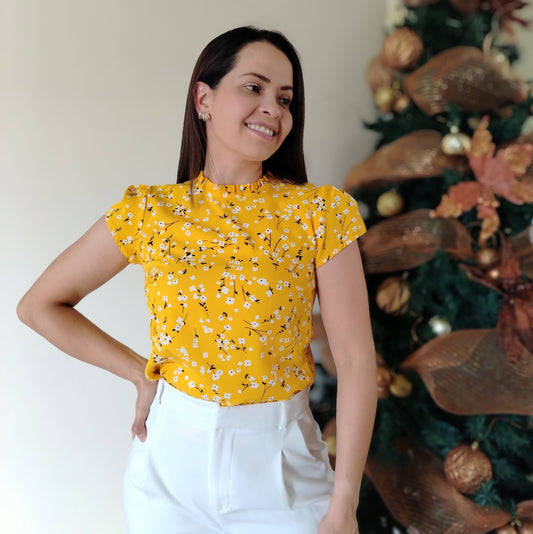 Blusa cuello alto amarillo
