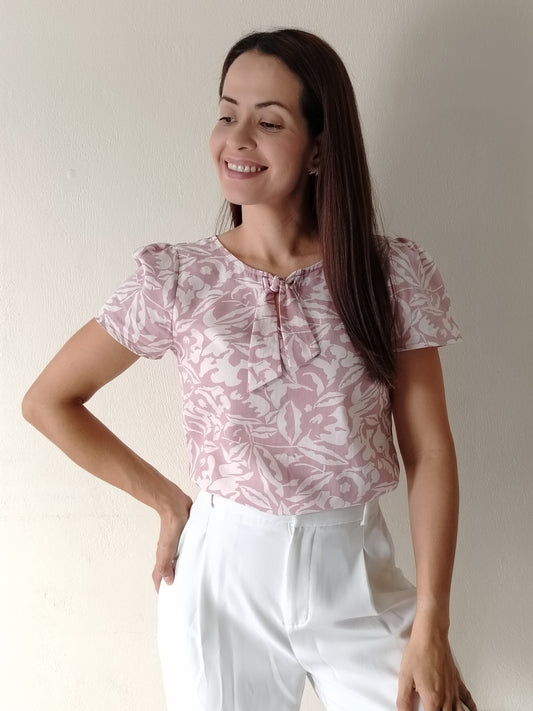 Blusas con amarre en escote