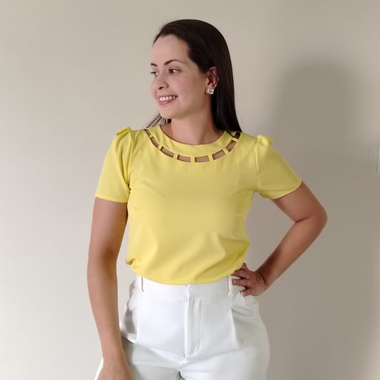 Blusa detalle en escote