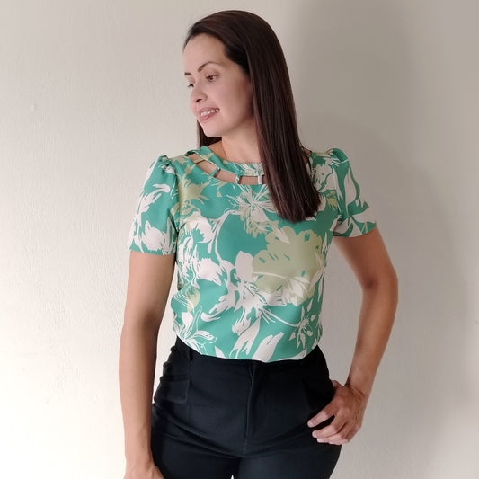 Blusa detalle en escote