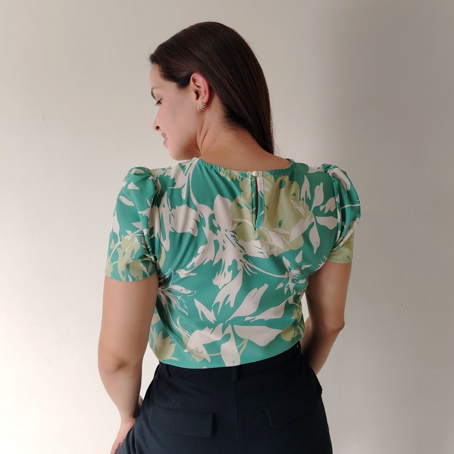 Blusa detalle en escote