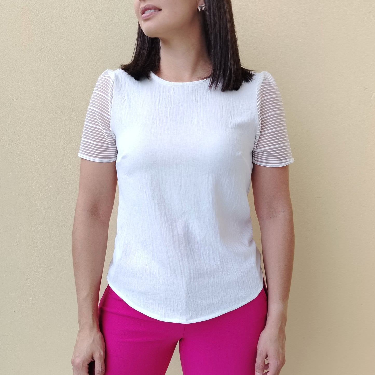 Blusa con manga en malla