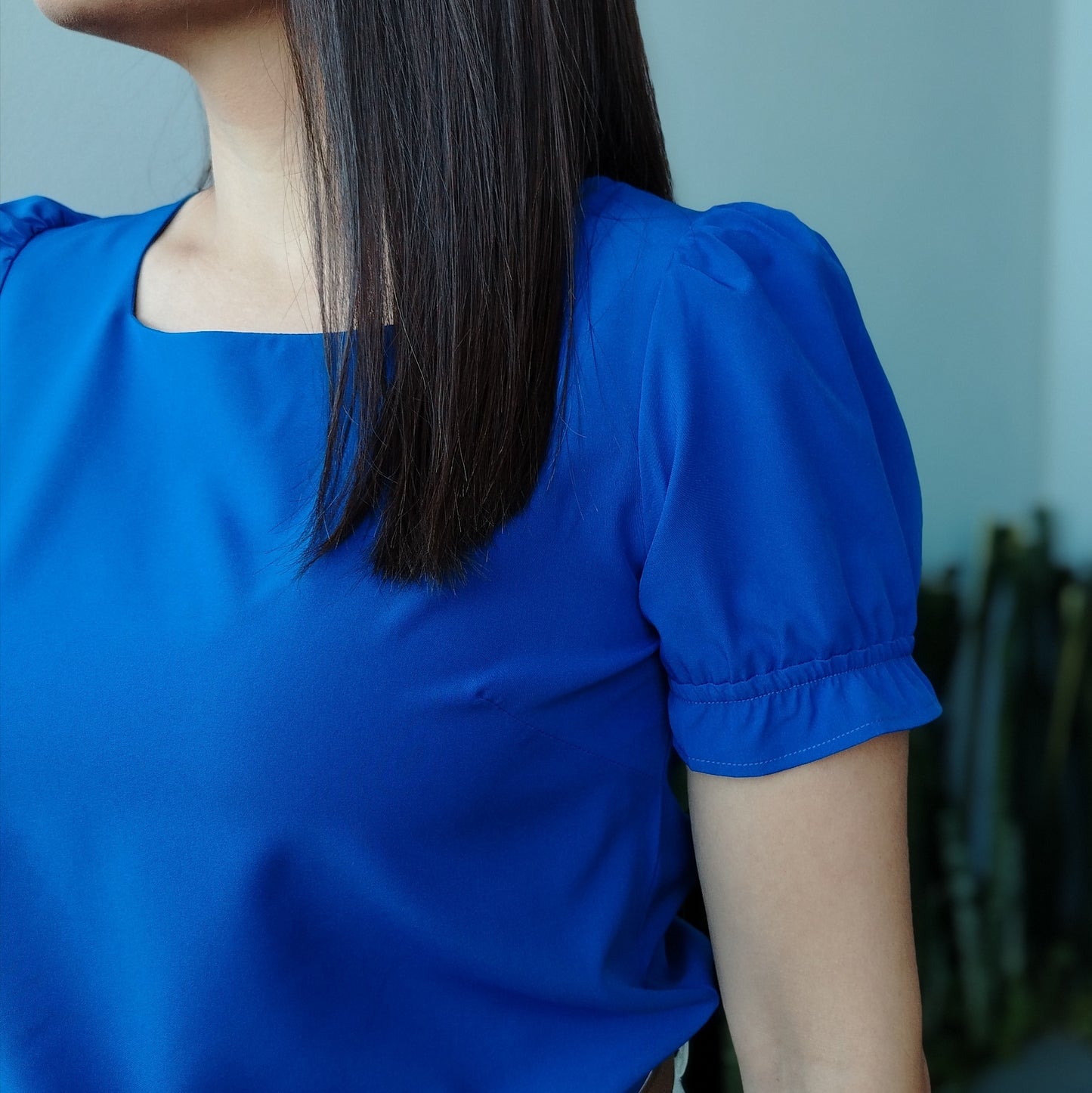 Blusa escote cuadrado azul rey