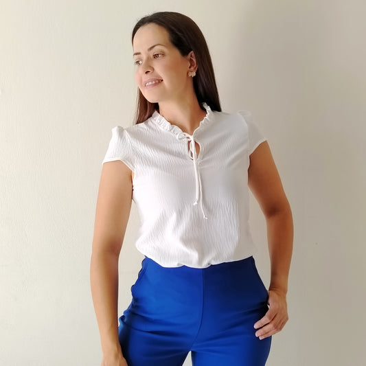 Blusa cuello fruncido con amarre