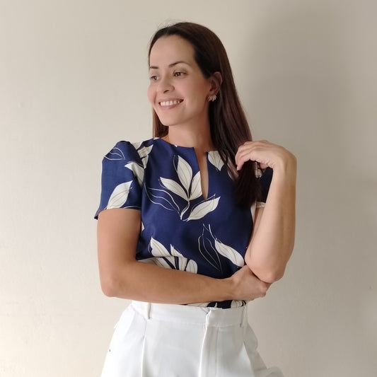 Blusa abertura en escote