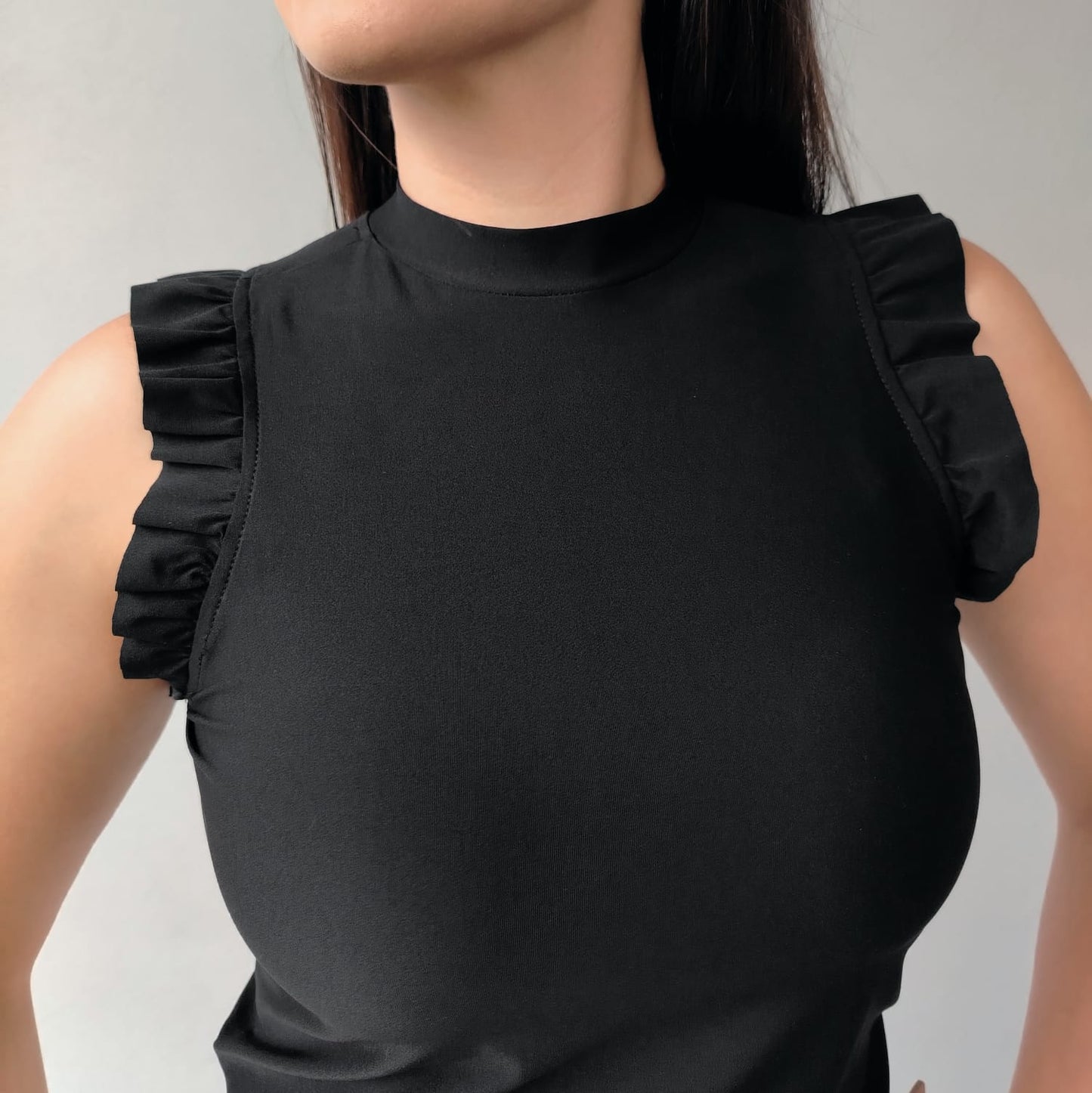 Blusa manga fruncida negro
