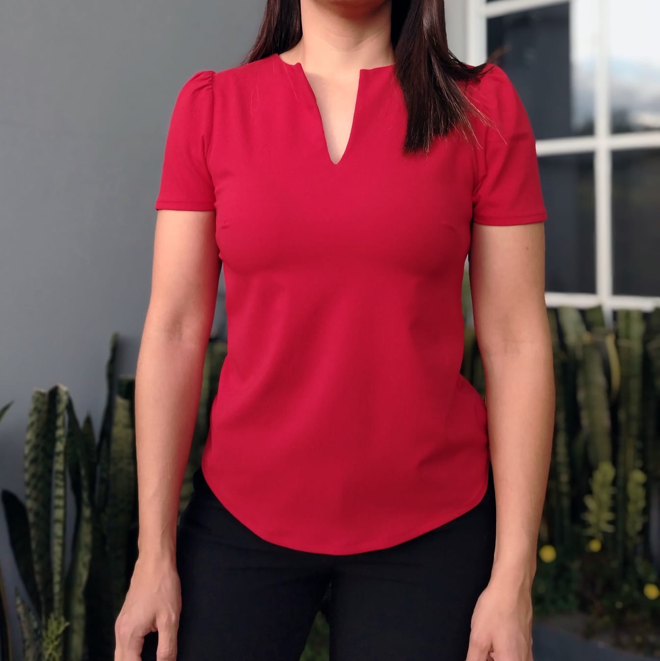 Blusa abertura en escote rojo