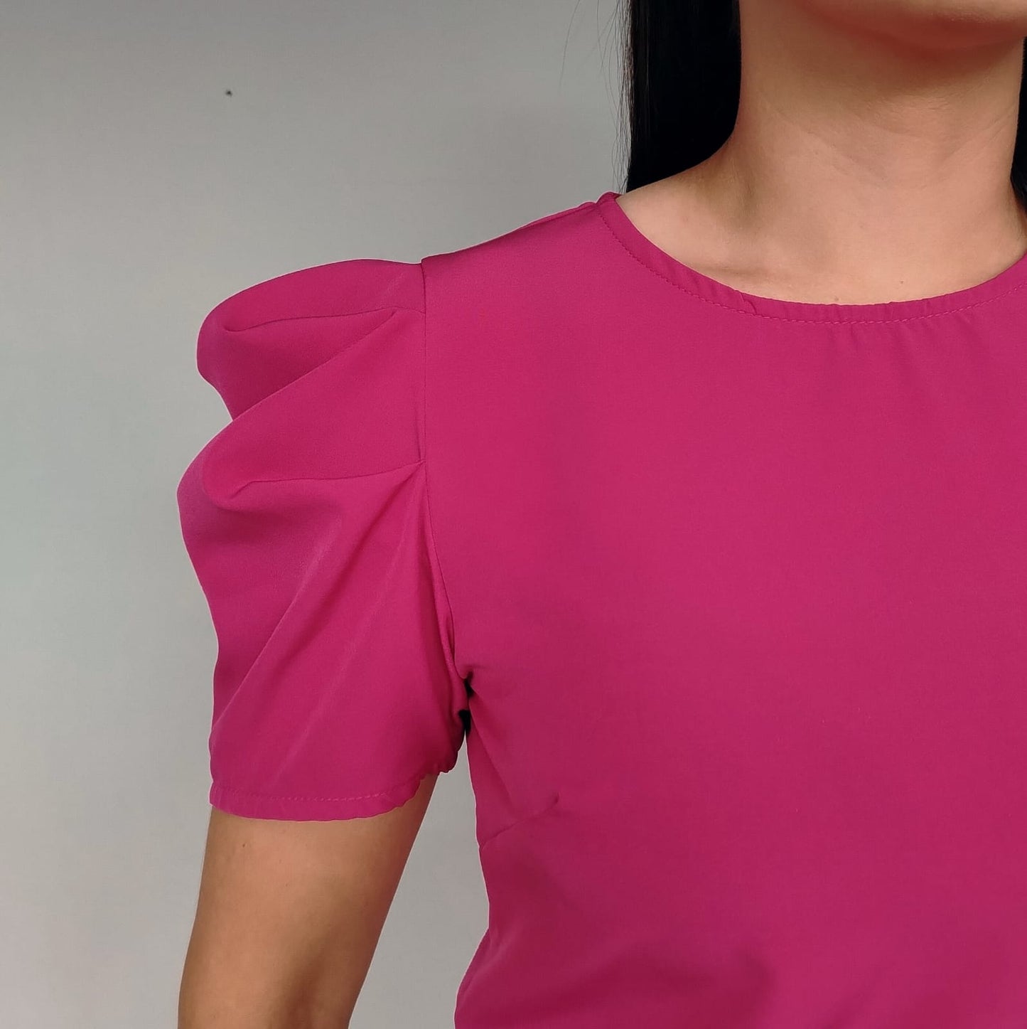 Blusa manga drapeada fucsia