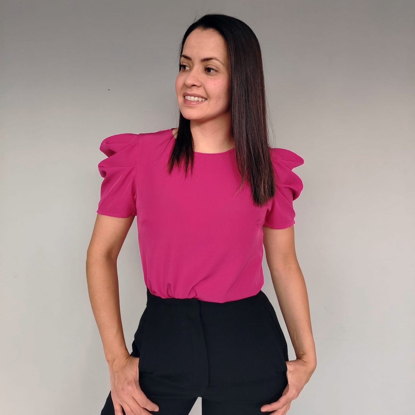 Blusa manga drapeada fucsia