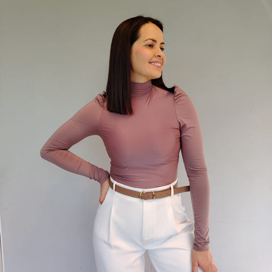 Blusa manga larga cuello tortuga marrón