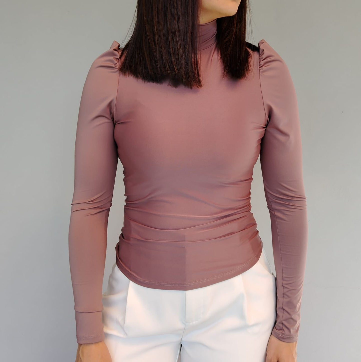 Blusa manga larga cuello tortuga marrón