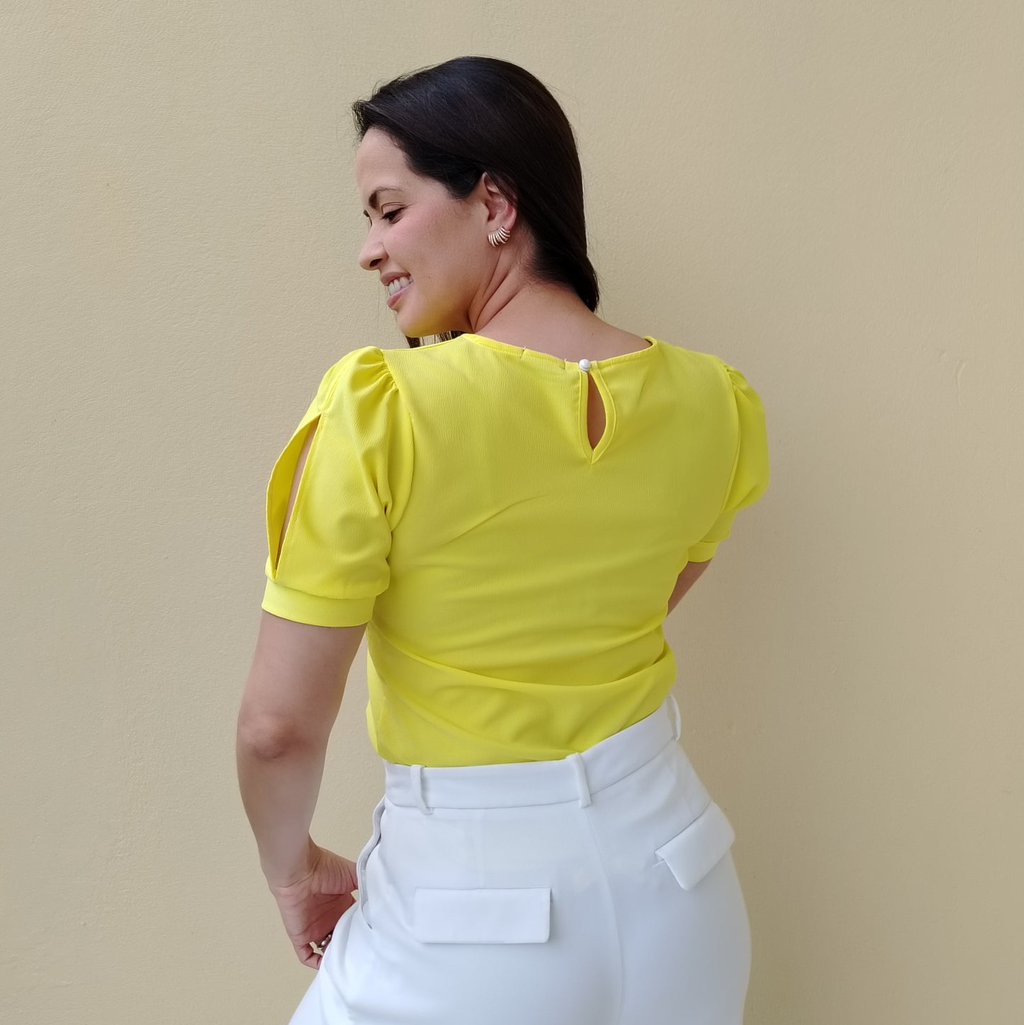 Blusa abertura en manga