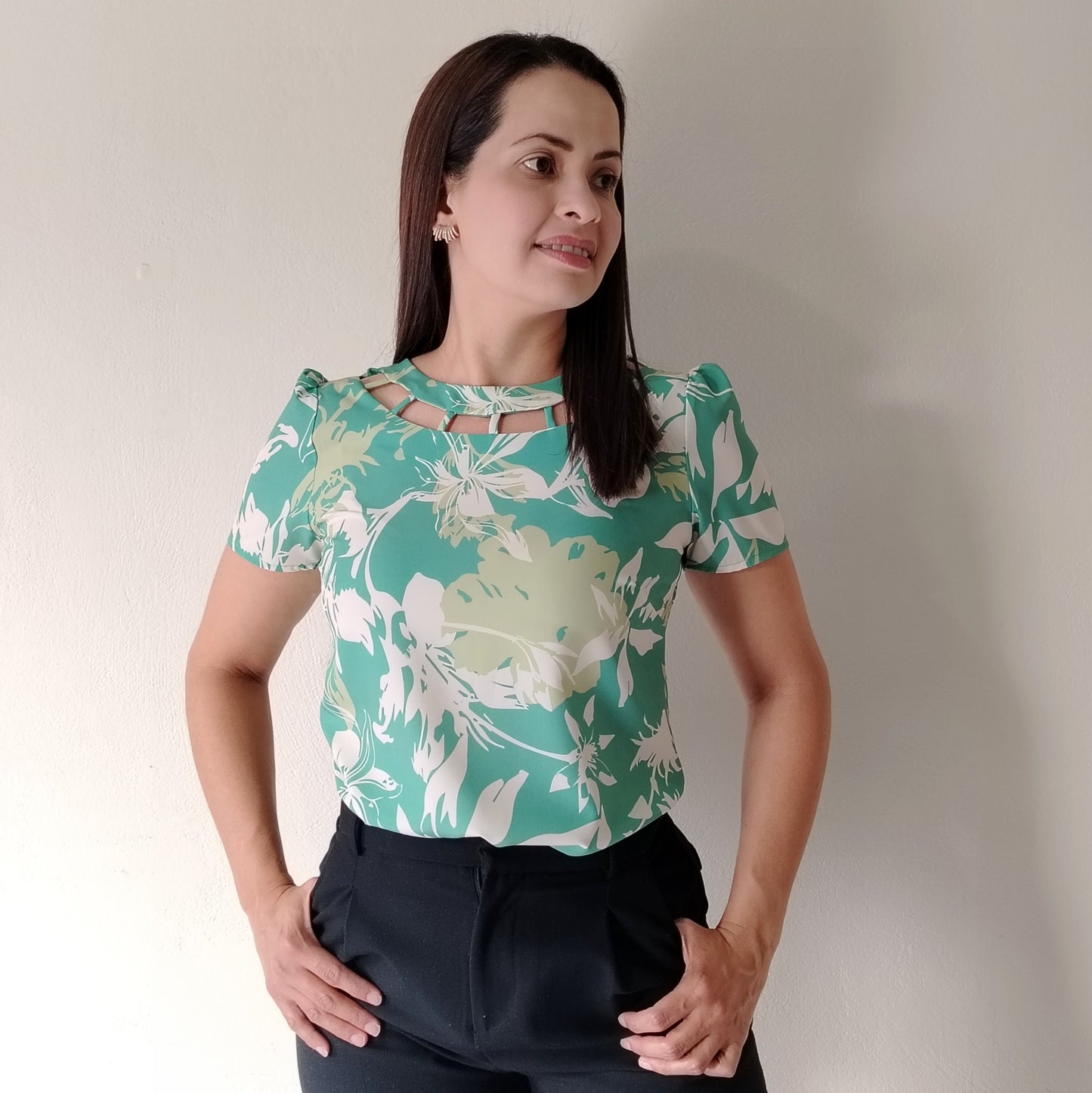 Blusa detalle en escote