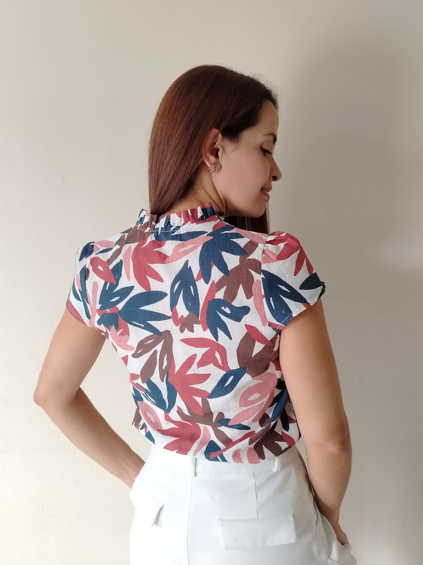 Blusa cuello fruncido con amarre