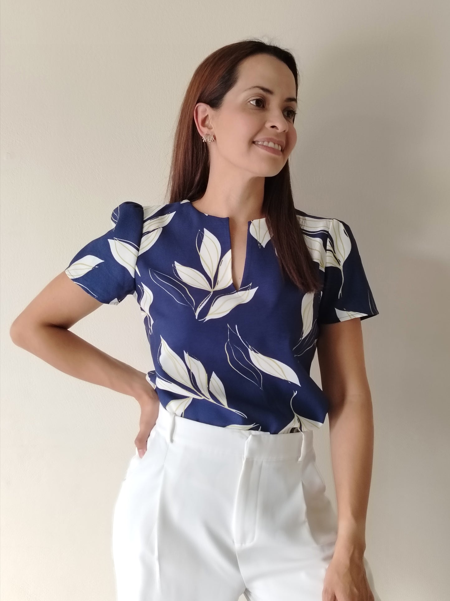 Blusa abertura en escote