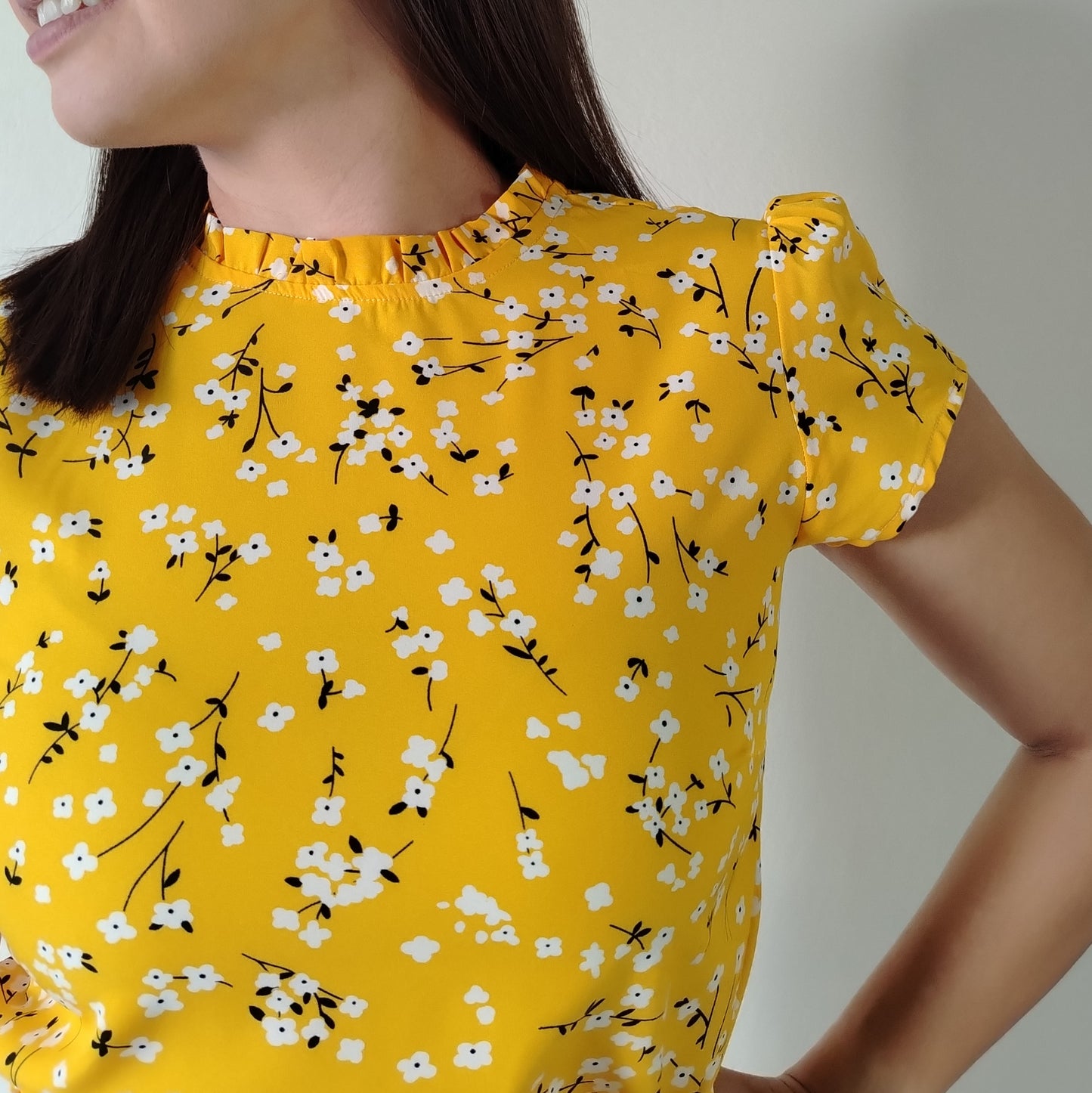 Blusa cuello alto amarillo