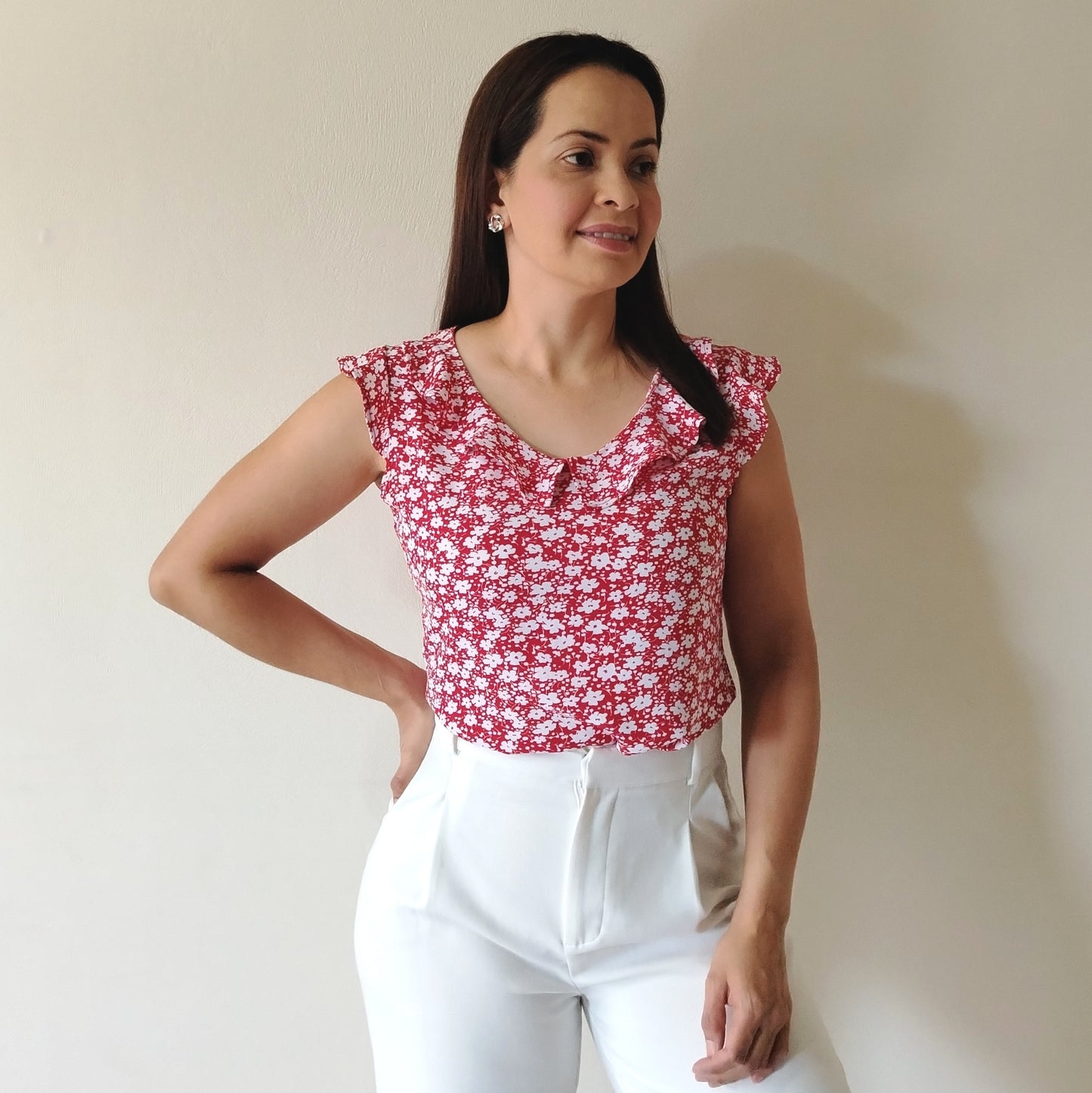 Blusa con vuelos en escote