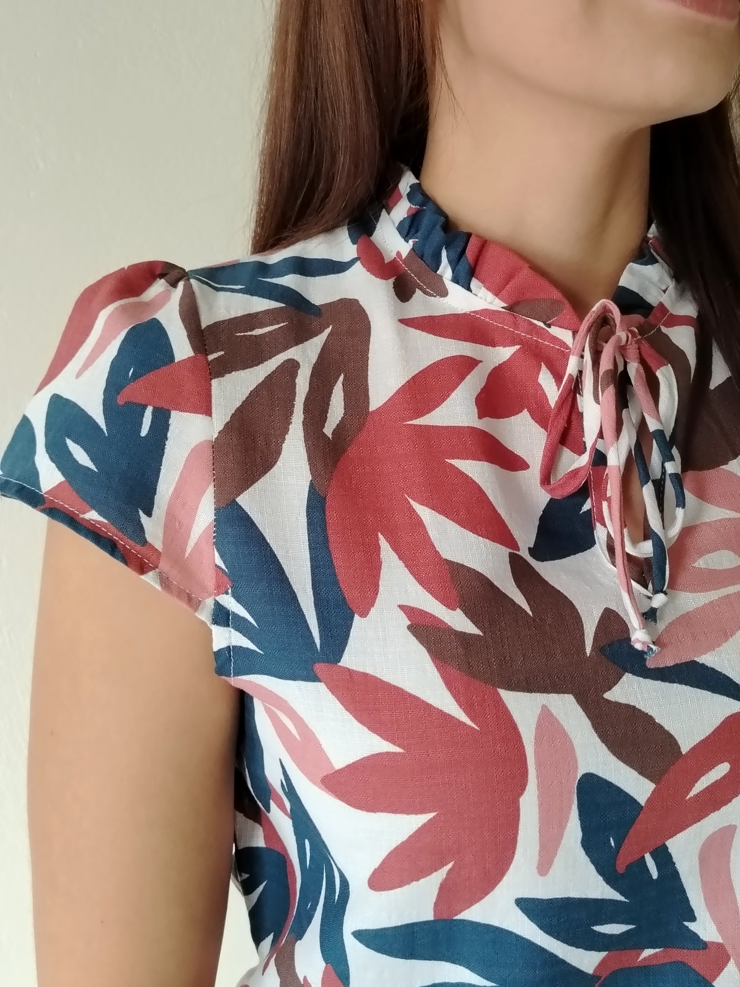 Blusa cuello fruncido con amarre