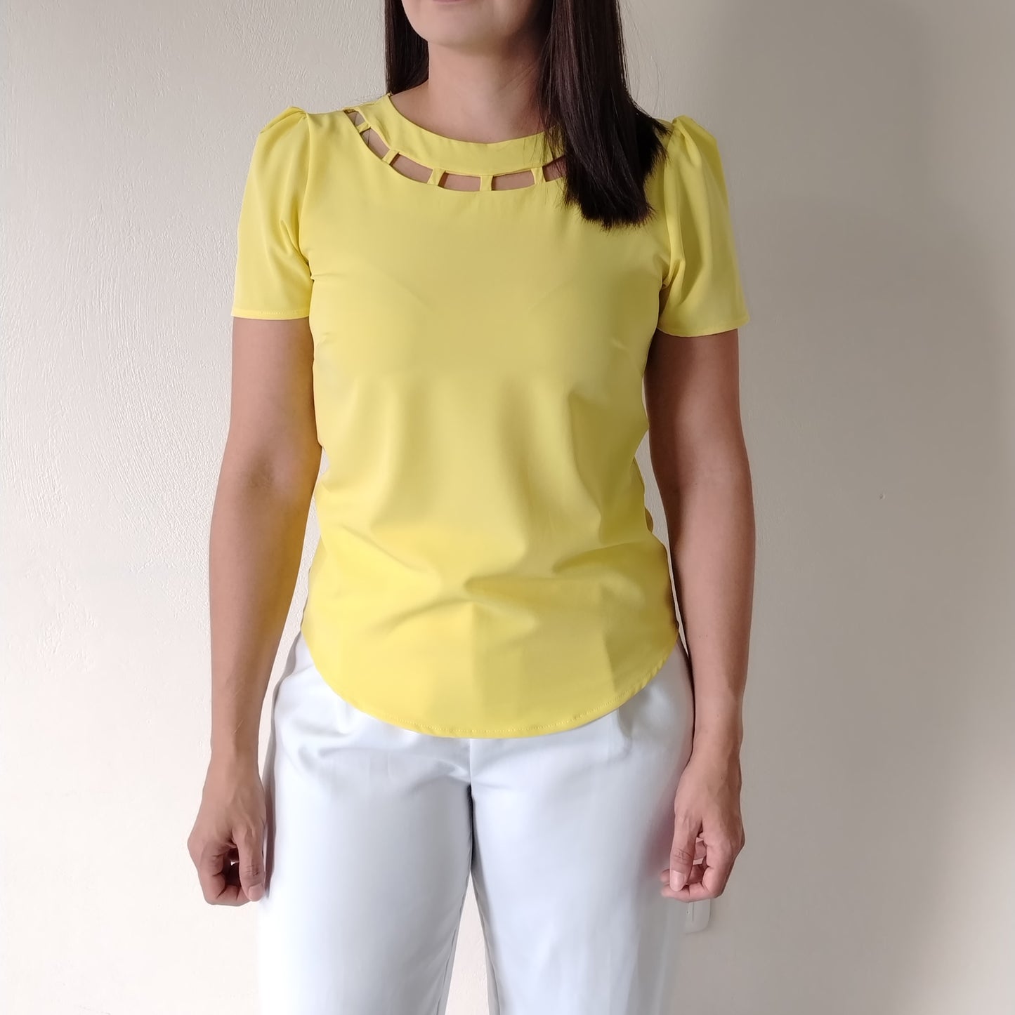 Blusa detalle en escote