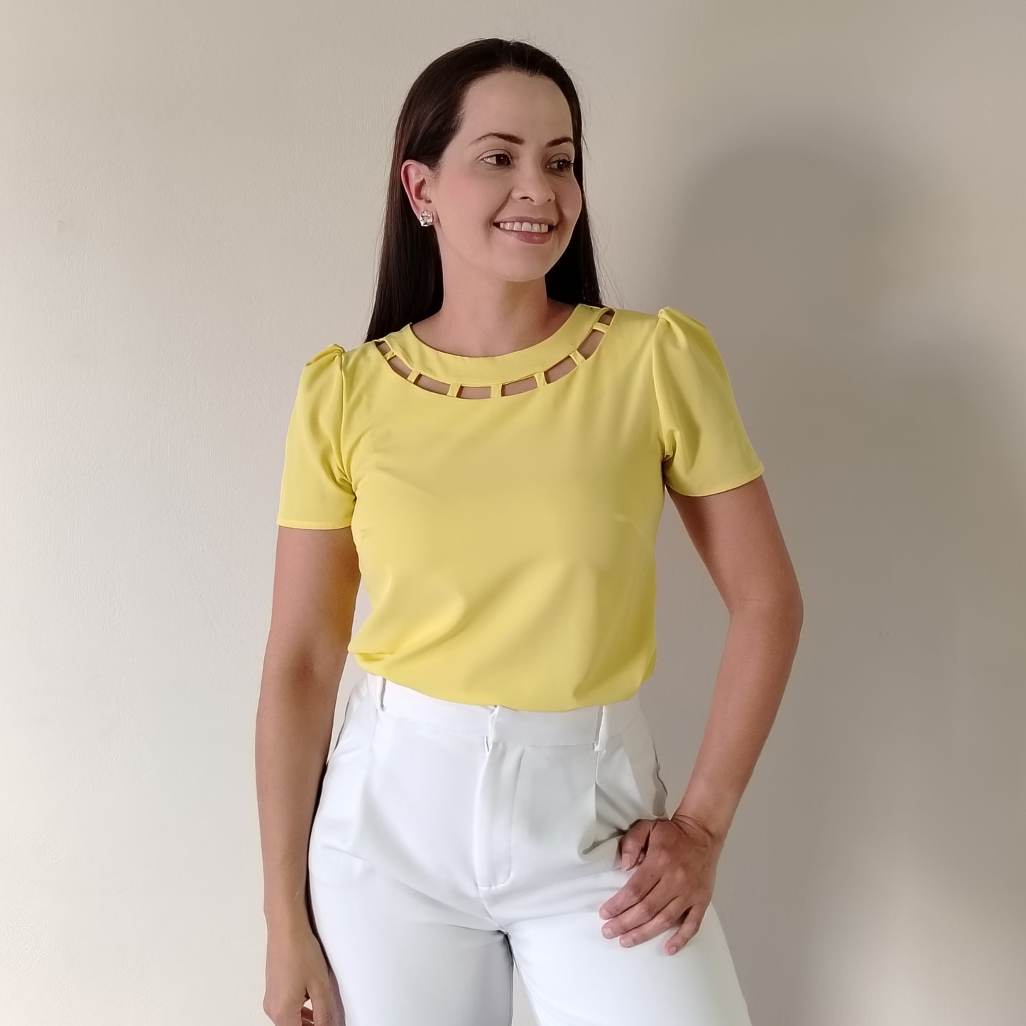 Blusa detalle en escote