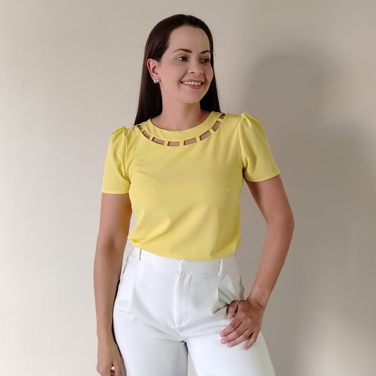Blusa detalle en escote