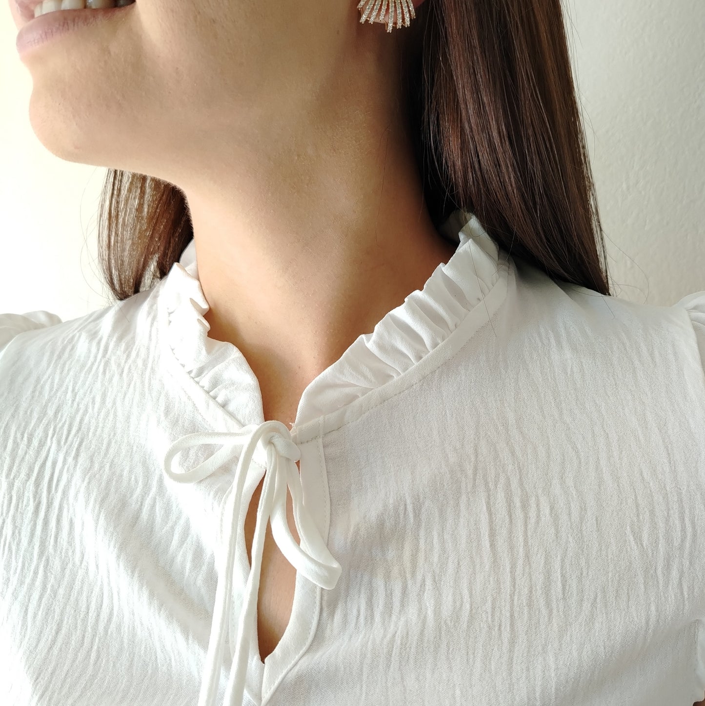 Blusa cuello fruncido con amarre