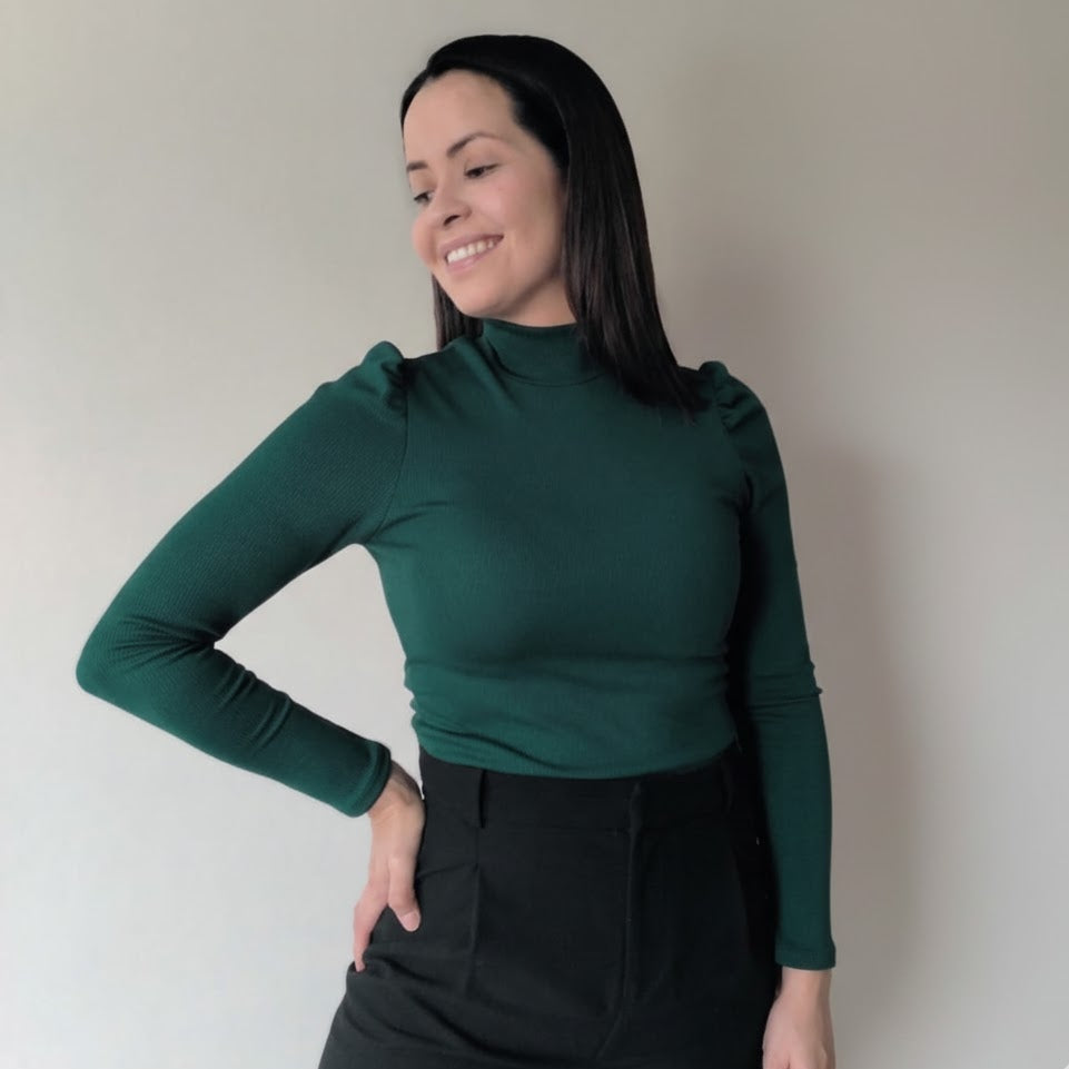 Blusa cuello tortuga verde botella