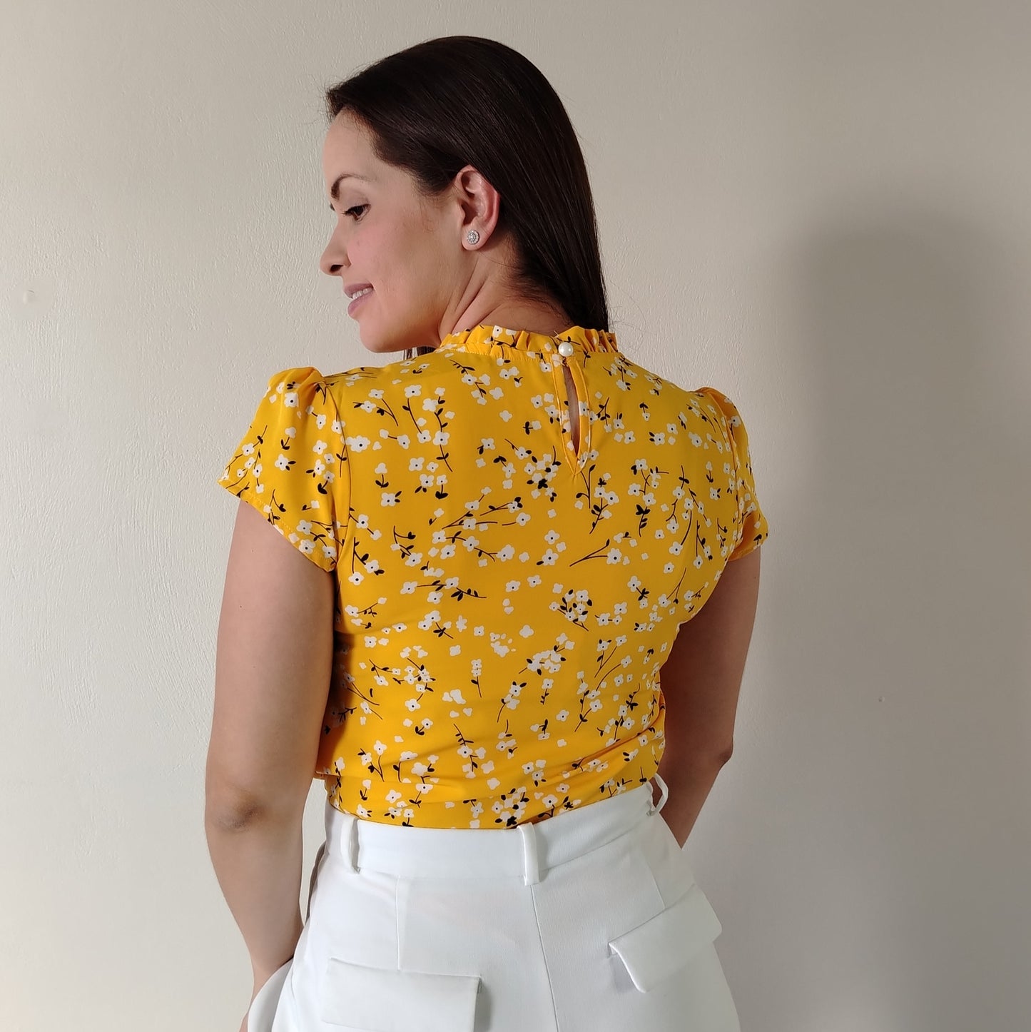 Blusa cuello alto amarillo