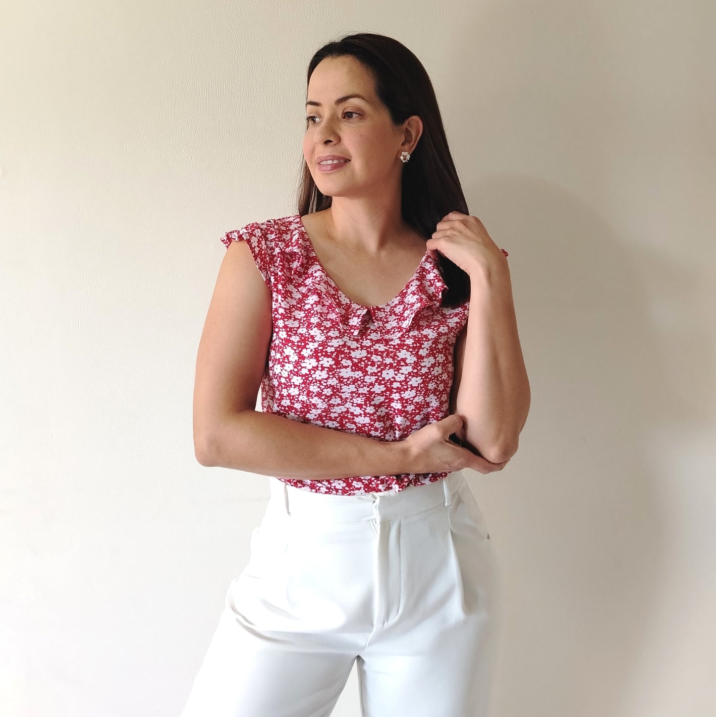 Blusa con vuelos en escote