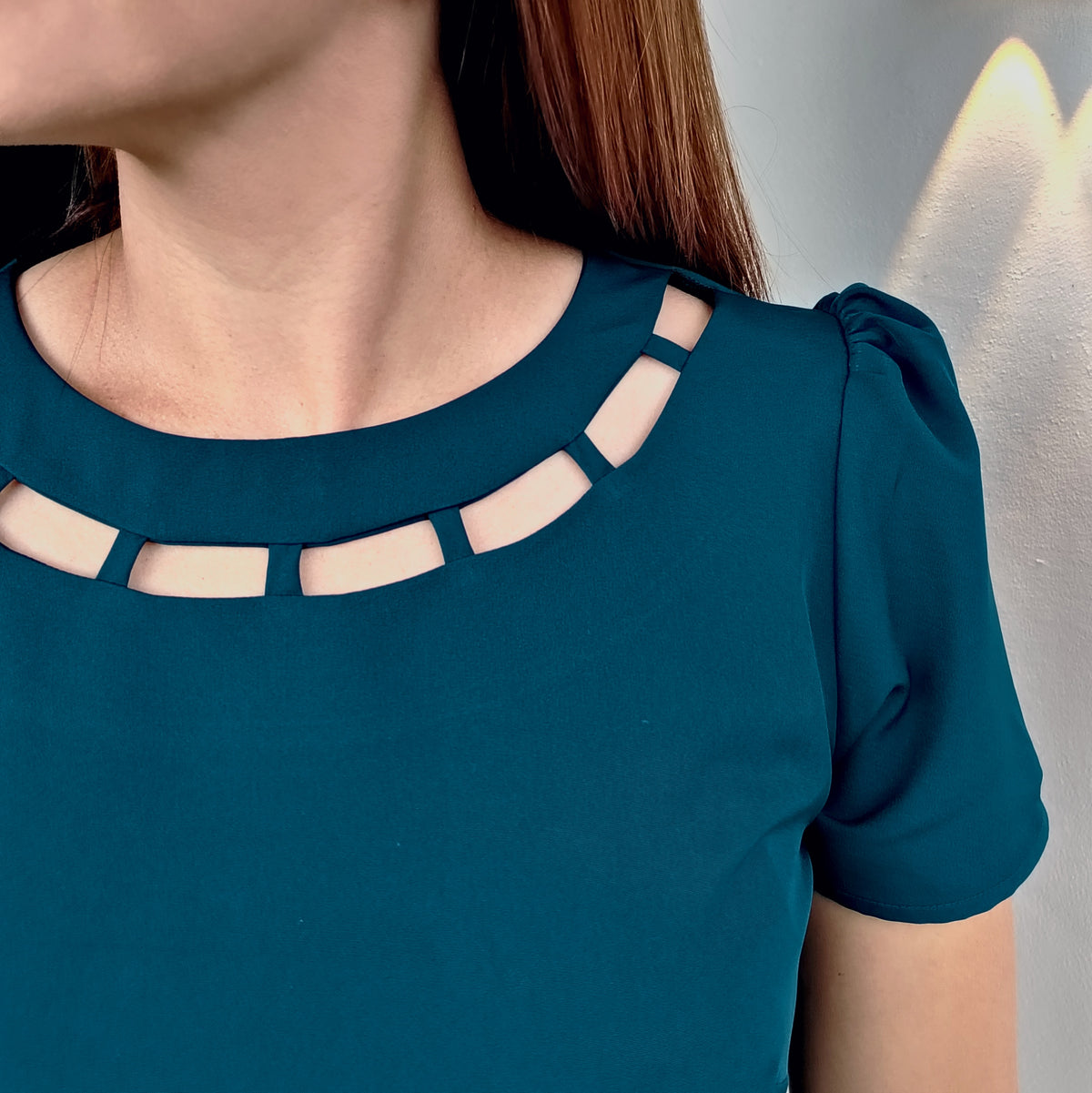 Blusa cadena en escote