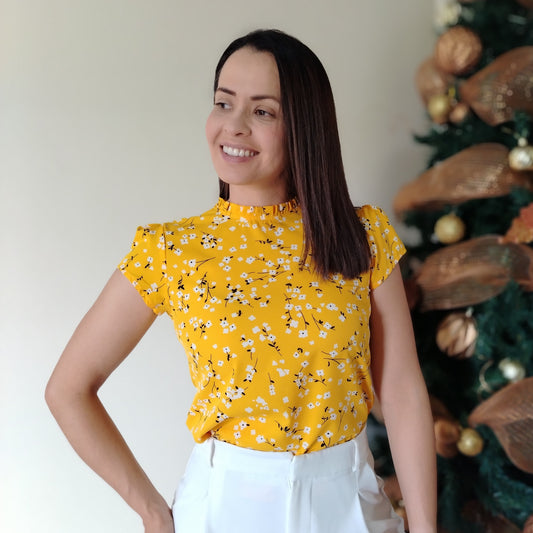 Blusa cuello alto amarillo