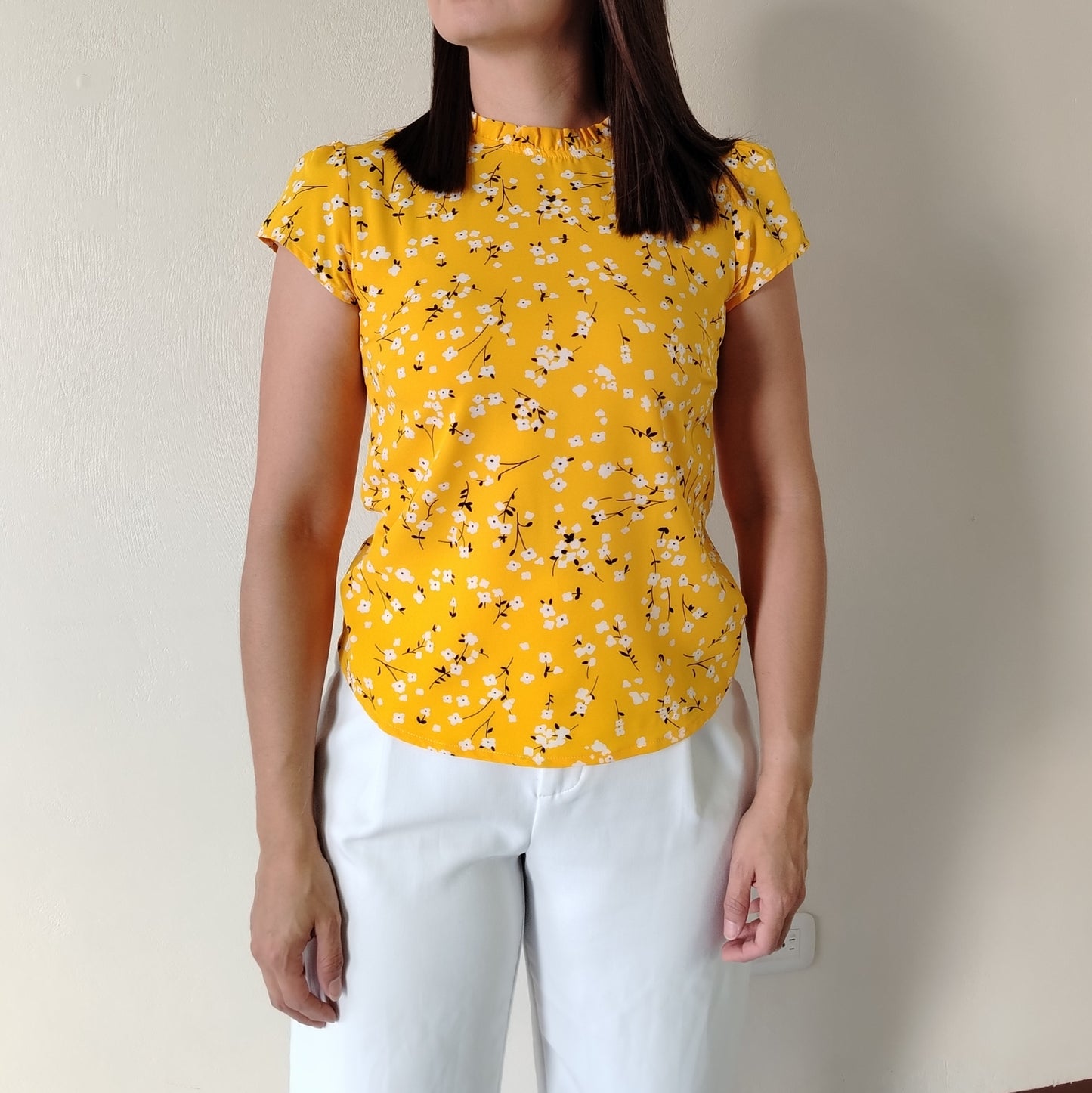 Blusa cuello alto amarillo
