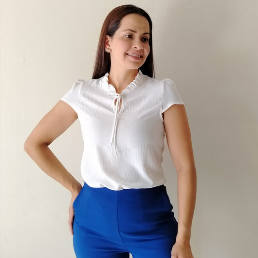 Blusa cuello fruncido con amarre