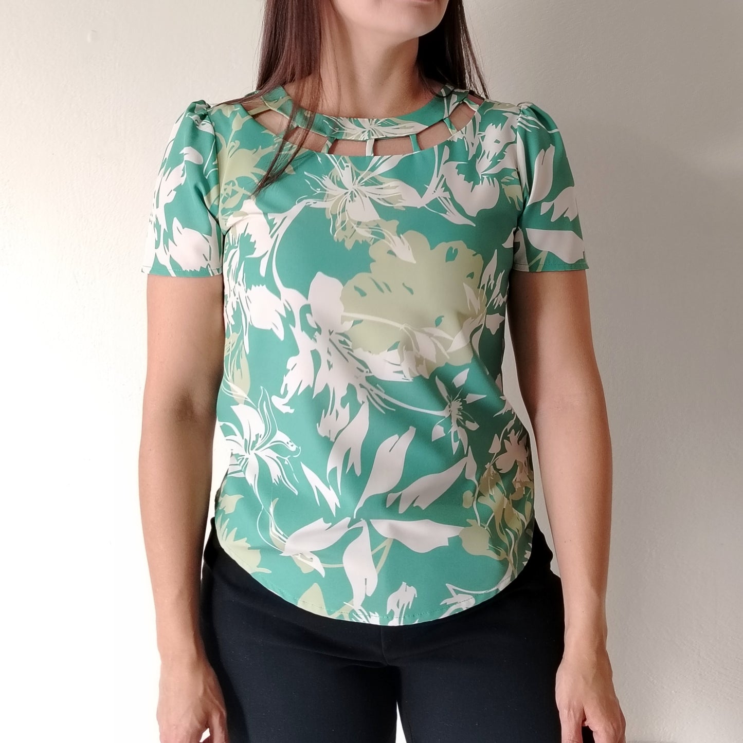 Blusa detalle en escote