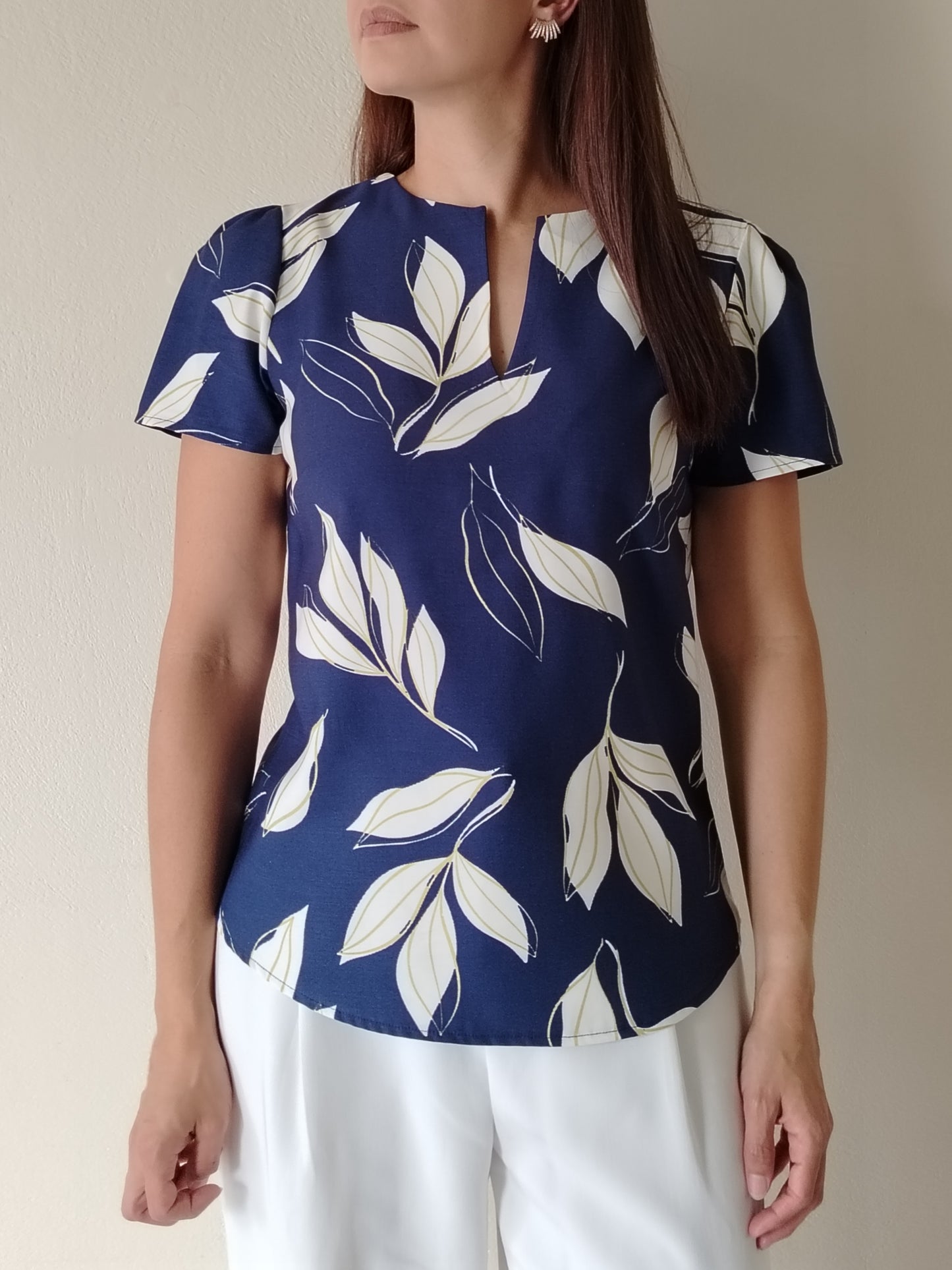 Blusa abertura en escote