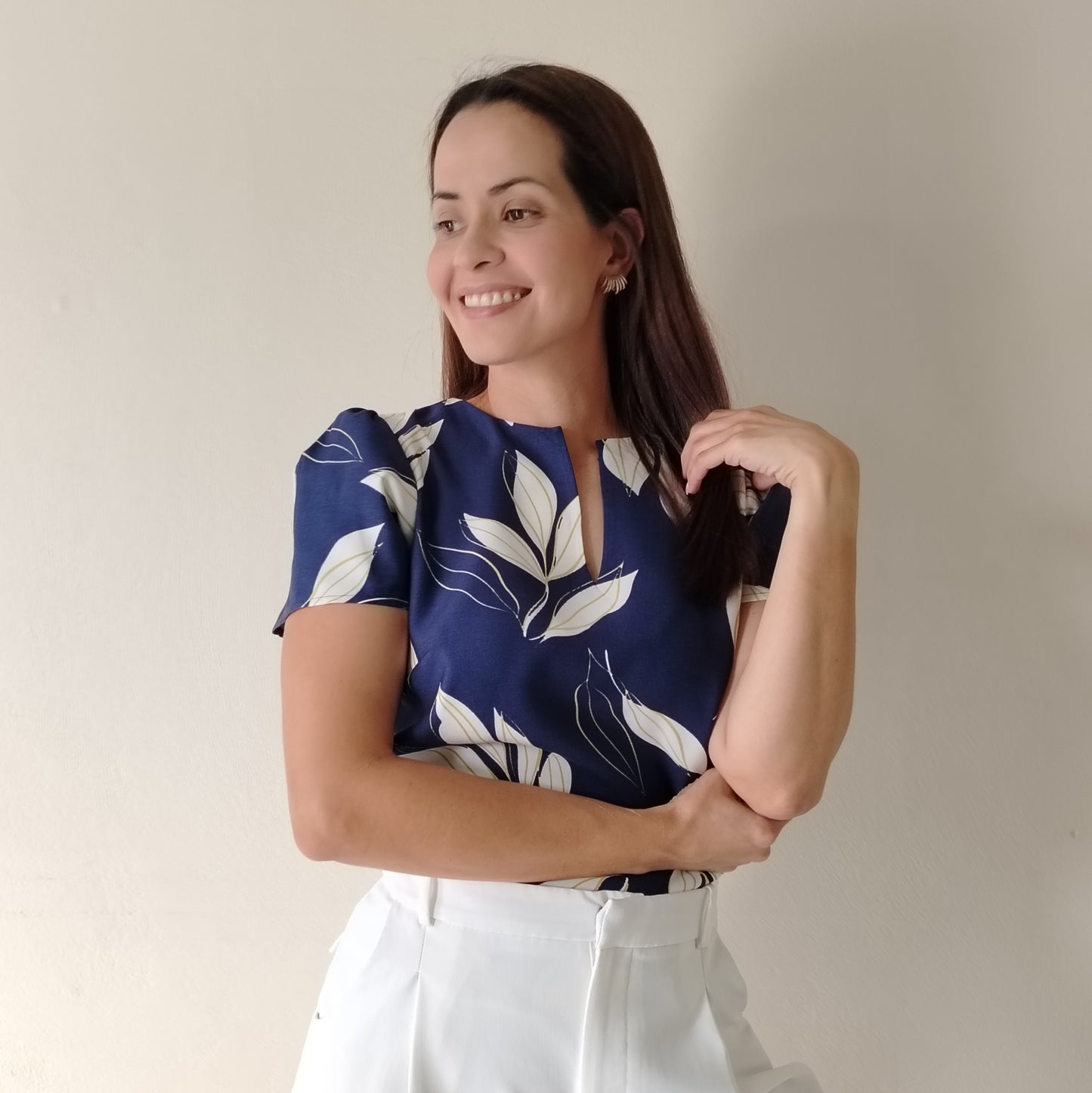 Blusa abertura en escote