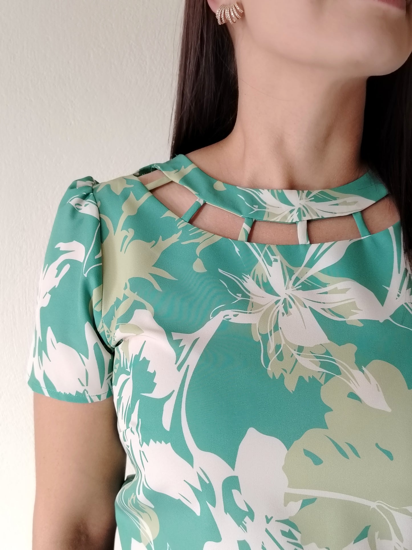 Blusa detalle en escote