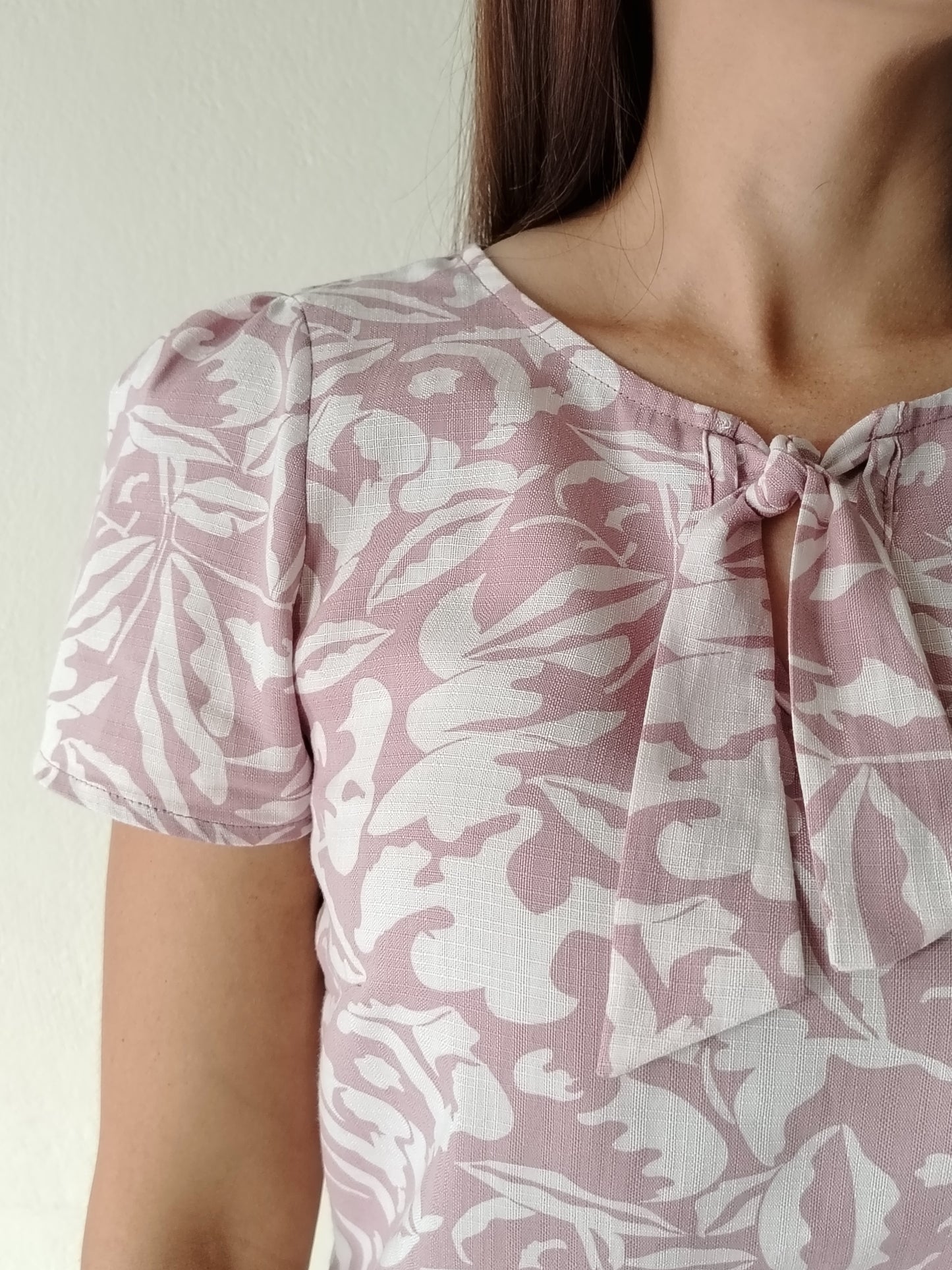 Blusas con amarre en escote