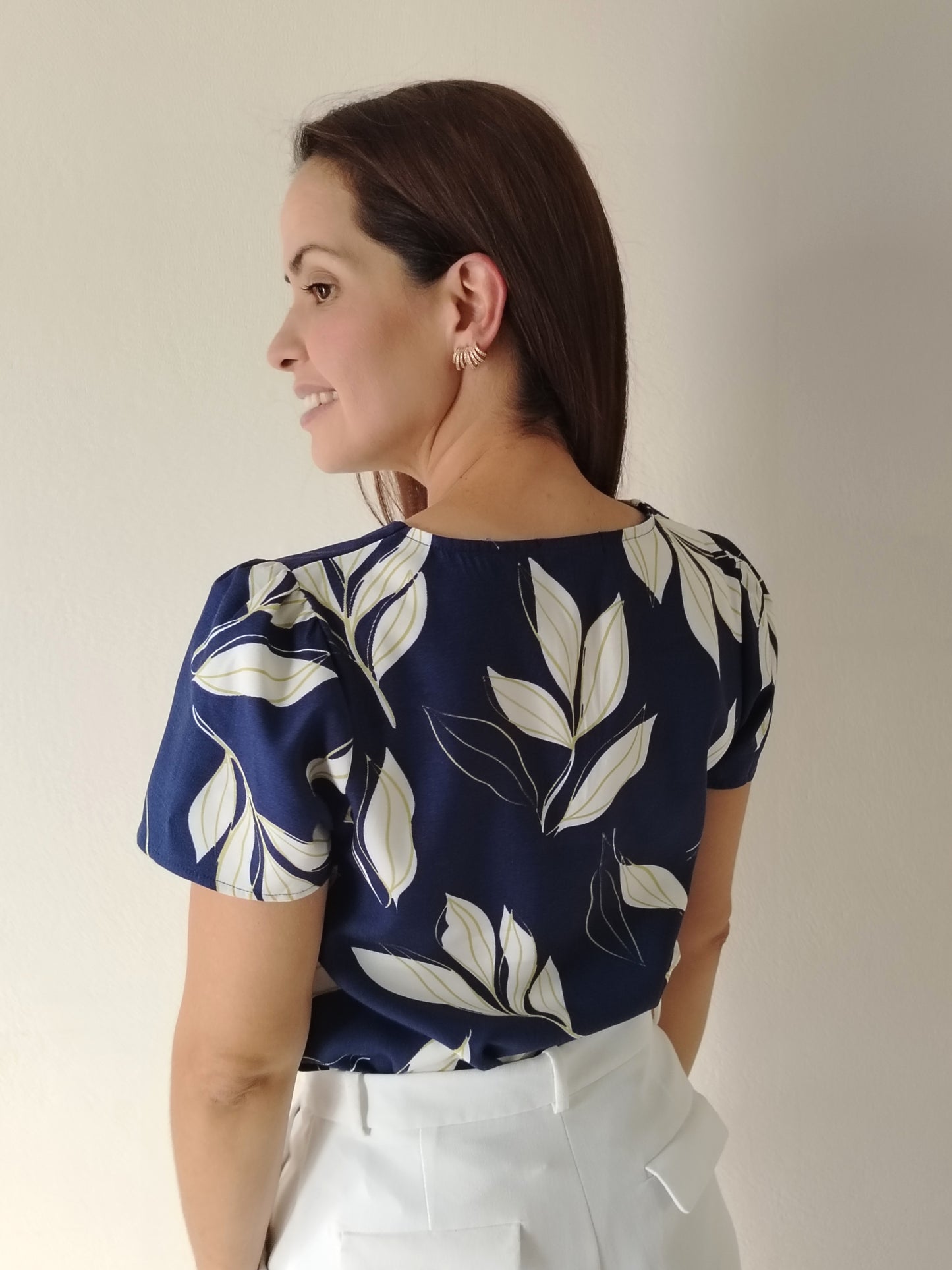 Blusa abertura en escote