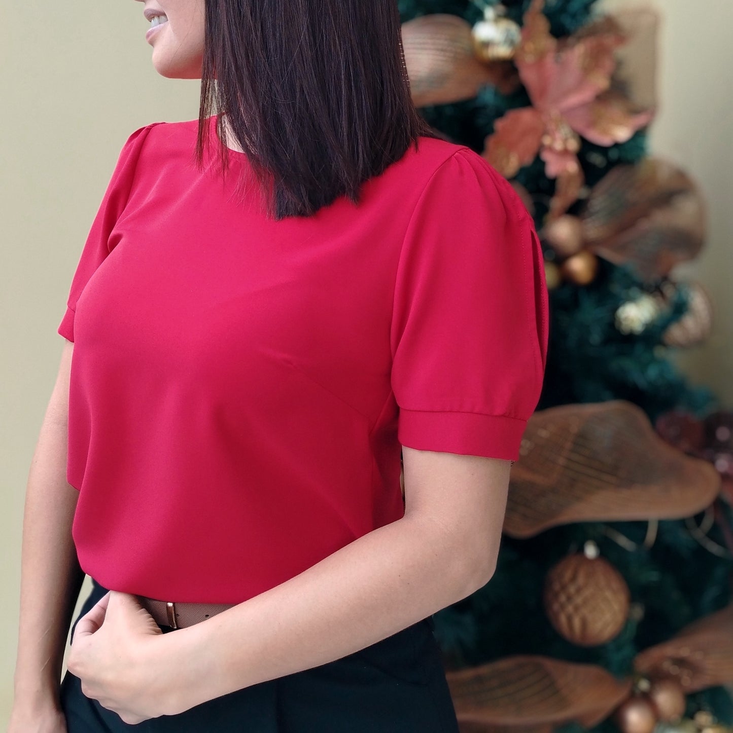 Blusa detalle en manga rojo